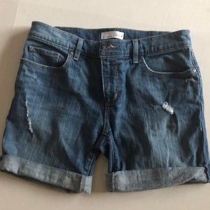 Distressed denim short